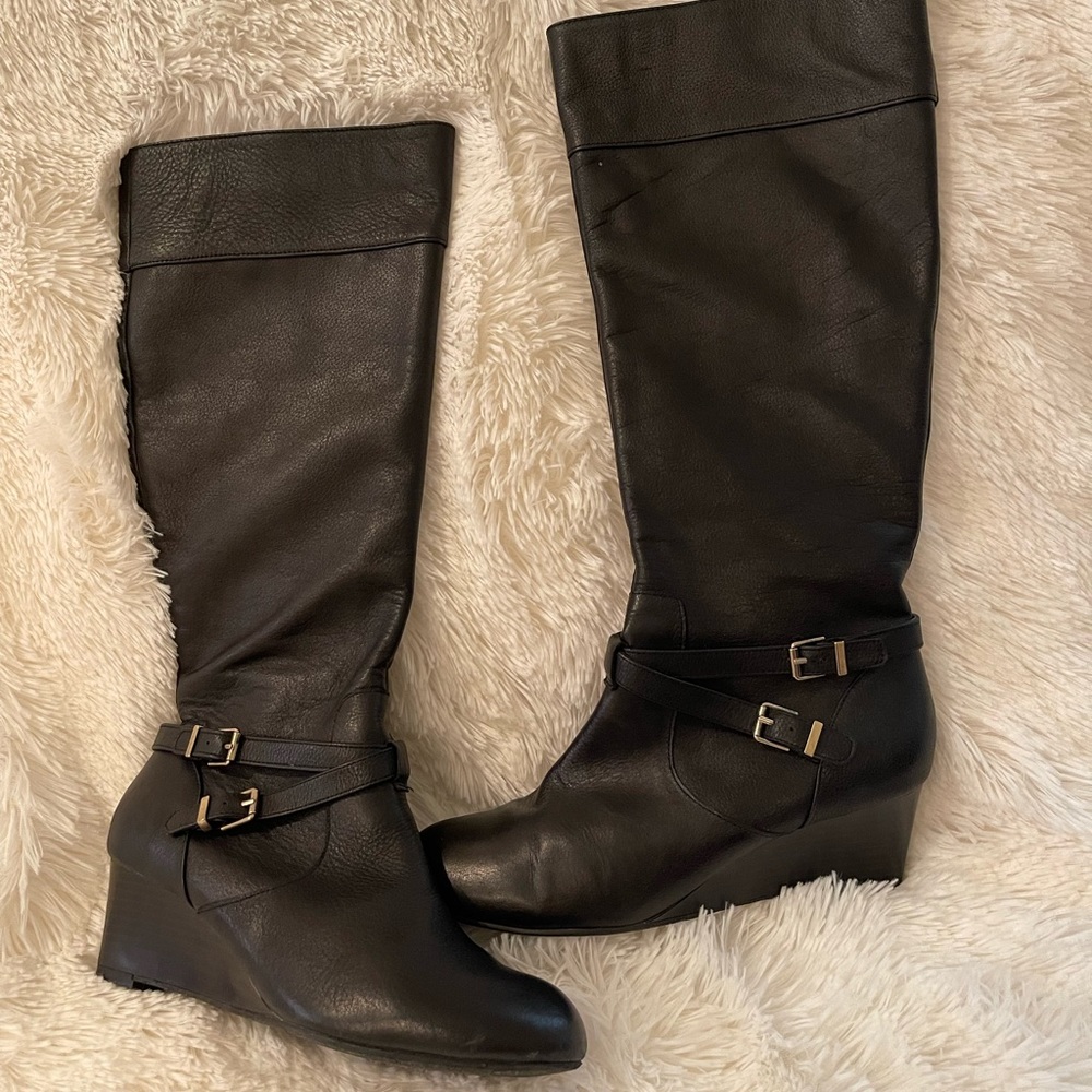 Super soft and comfortable Black boots size 91/2